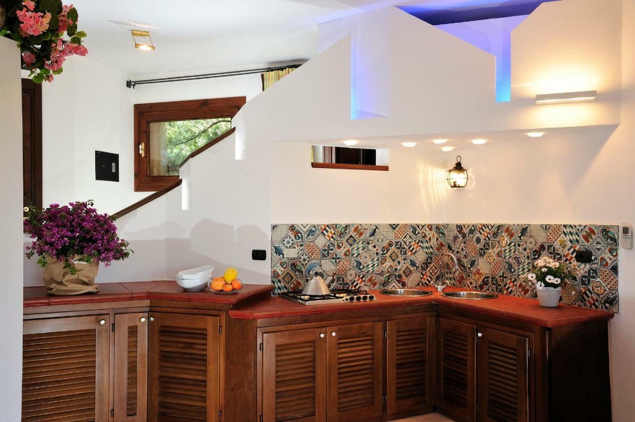 Residence L'Ea Di Lavru - Appartamenti Mono-Bilo-Trilocali Porto San Paolo  Eksteriør billede