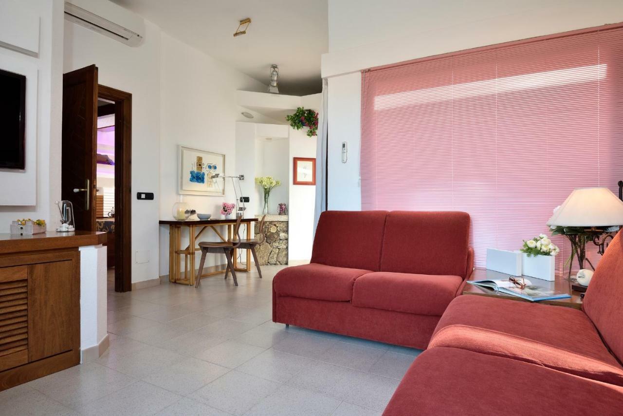 Residence L'Ea Di Lavru - Appartamenti Mono-Bilo-Trilocali Porto San Paolo  Eksteriør billede