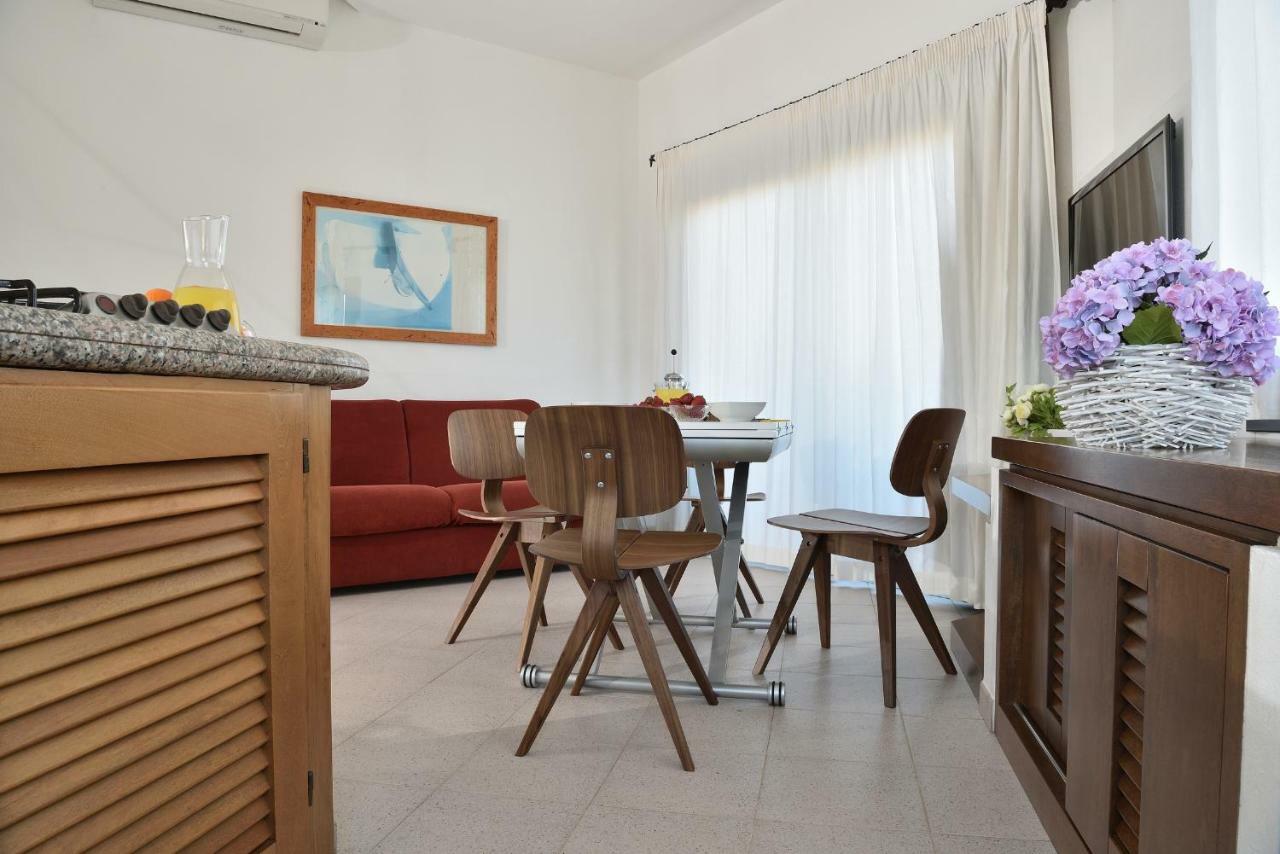 Residence L'Ea Di Lavru - Appartamenti Mono-Bilo-Trilocali Porto San Paolo  Eksteriør billede